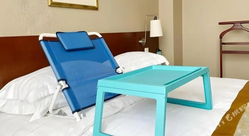 Bed in Dong Fang Hotel