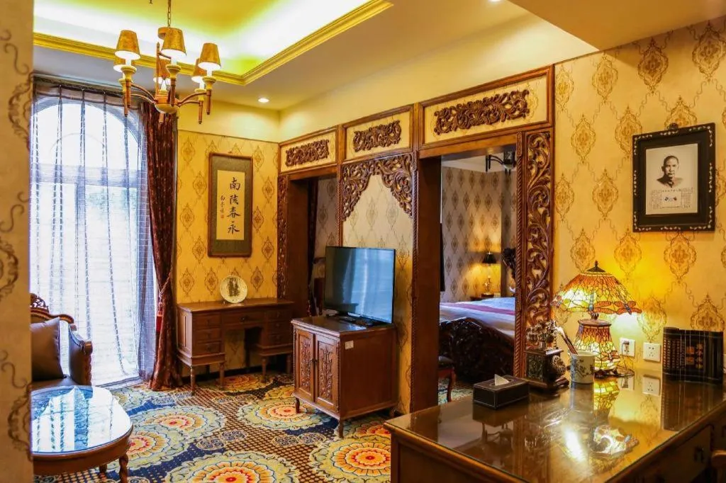 Bed in Dong Fang Hotel