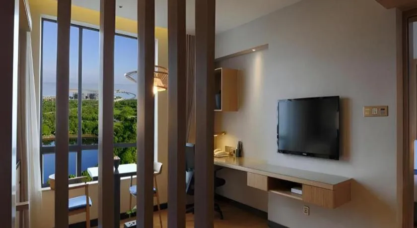 BaoHua Harbour View Hotel