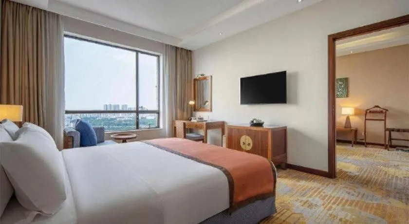 BaoHua Harbour View Hotel