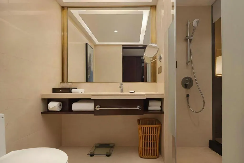 BaoHua Harbour View Hotel