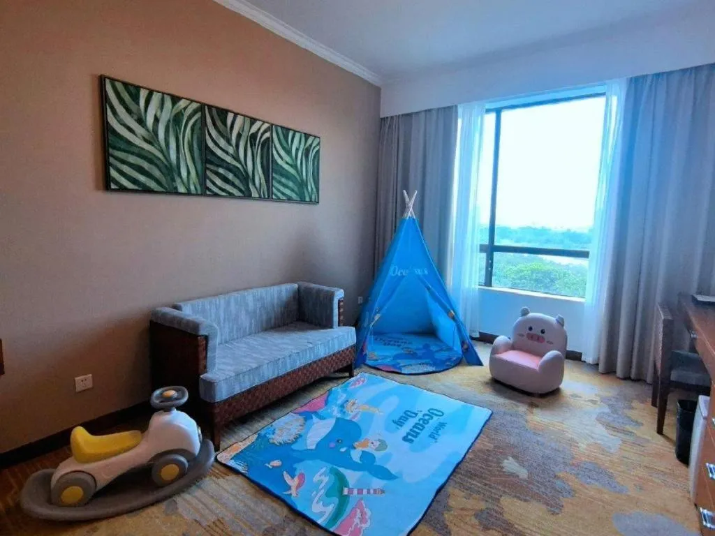 BaoHua Harbour View Hotel