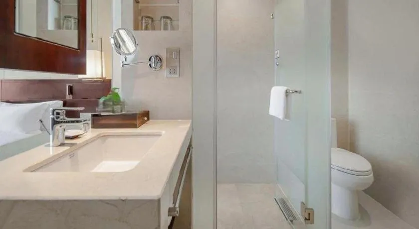 BaoHua Harbour View Hotel