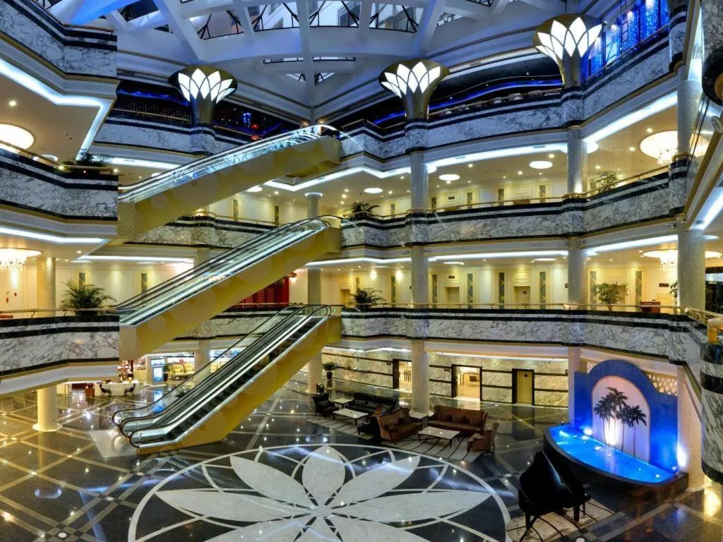 BaoHua Harbour View Hotel