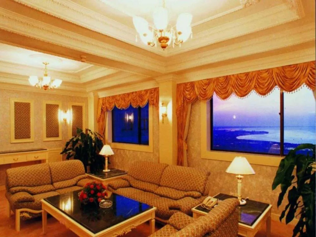 BaoHua Harbour View Hotel