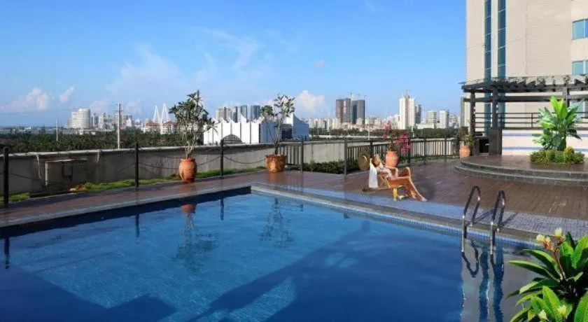 BaoHua Harbour View Hotel