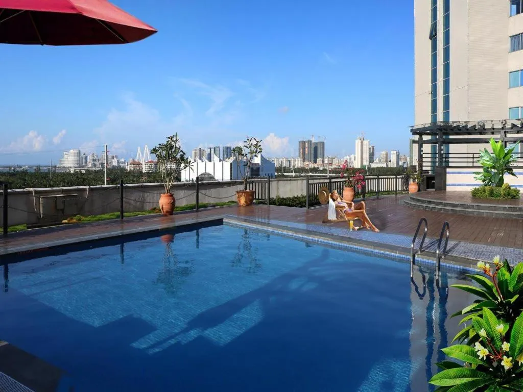 BaoHua Harbour View Hotel