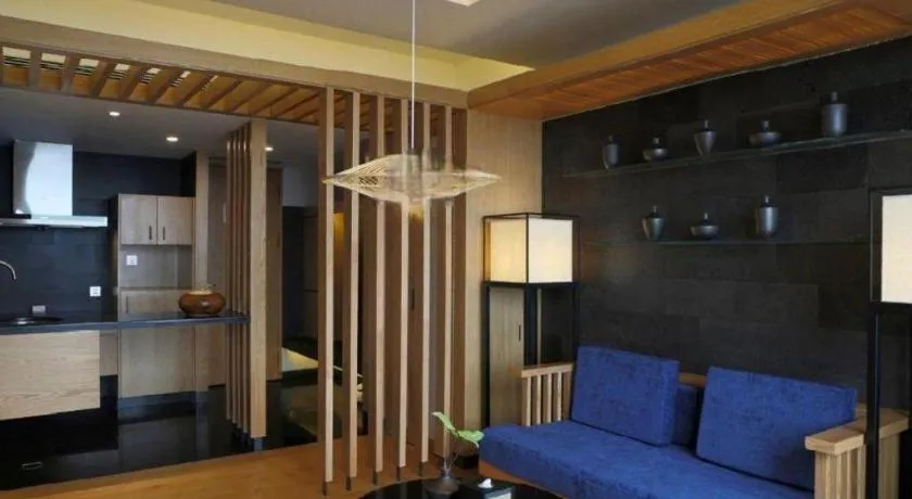 BaoHua Harbour View Hotel