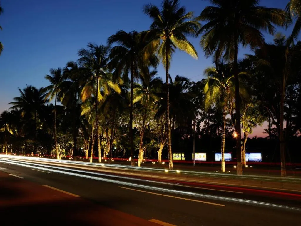 BaoHua Harbour View Hotel