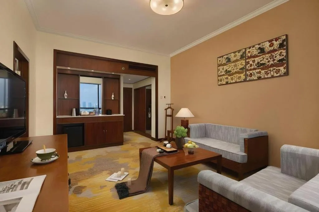 BaoHua Harbour View Hotel