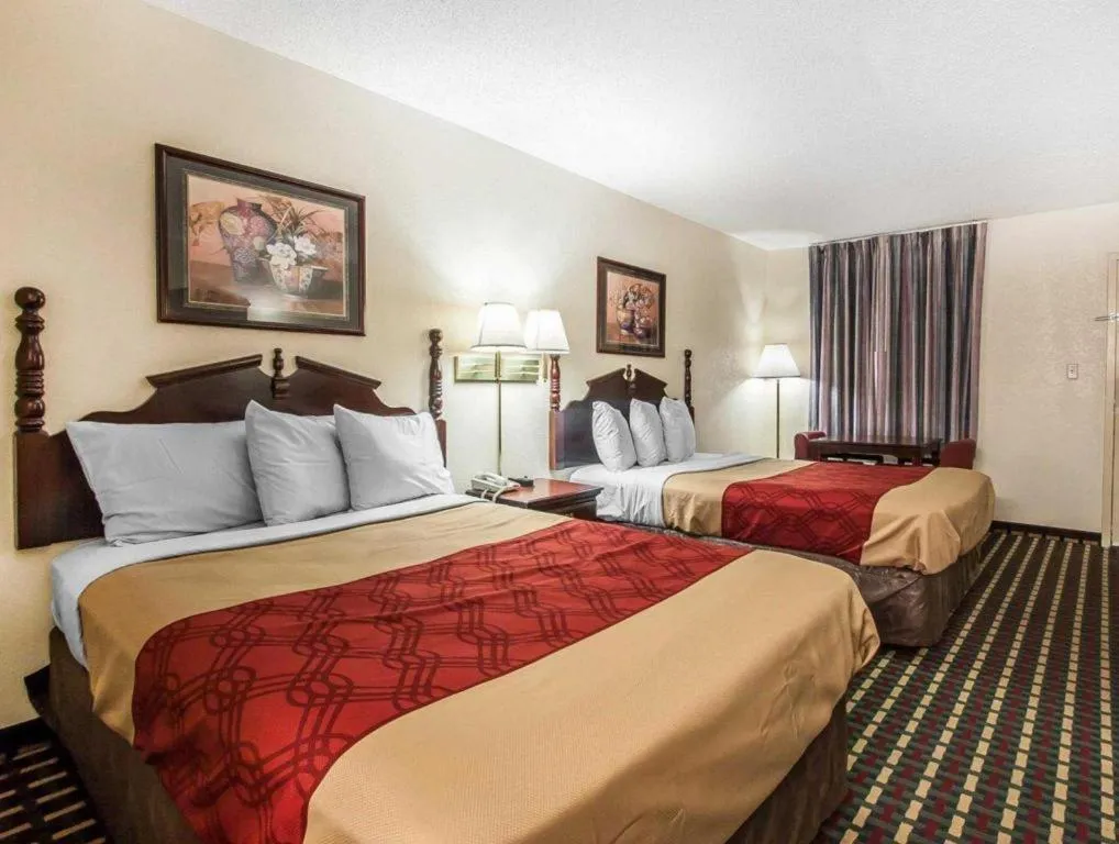 Bed in Econo Lodge Inn & Suites Tuscaloosa I-20