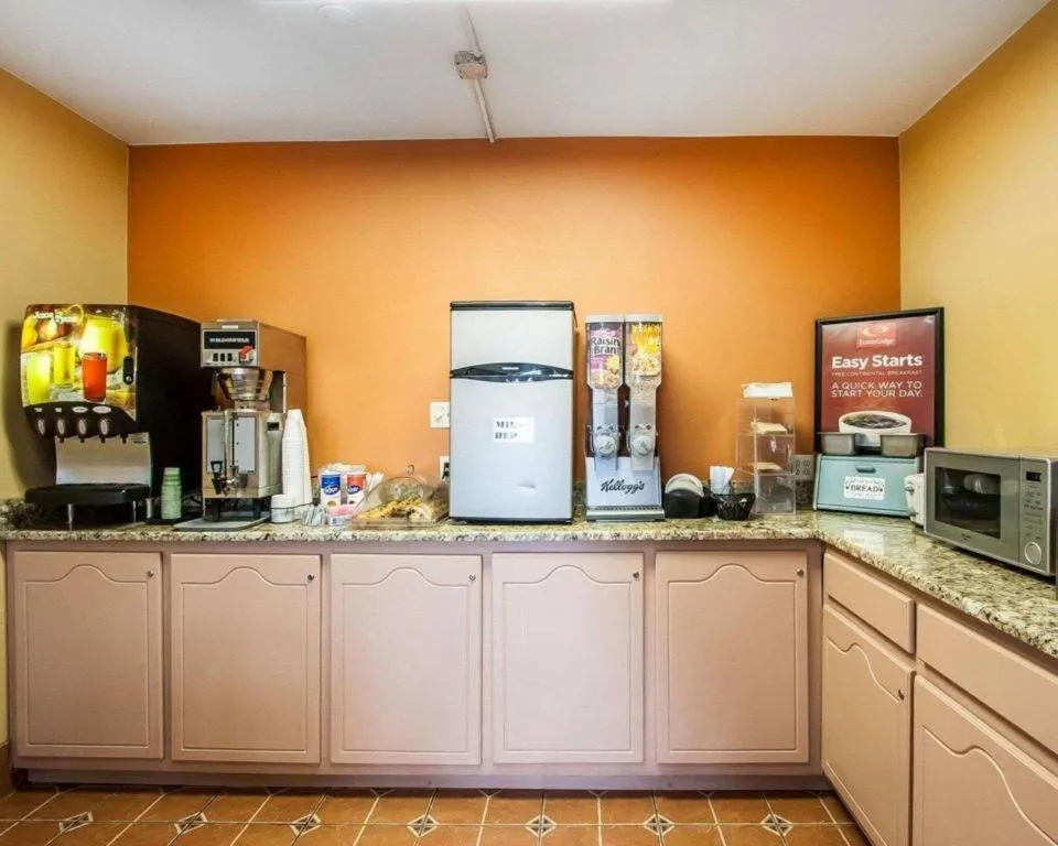 Econo Lodge Inn & Suites Tuscaloosa I-20