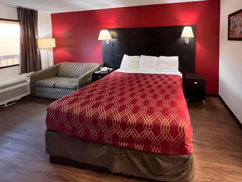 Bed in Econo Lodge Inn & Suites Tuscaloosa I-20
