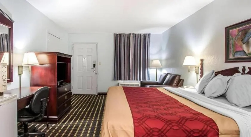 Bed in Econo Lodge Inn & Suites Tuscaloosa I-20