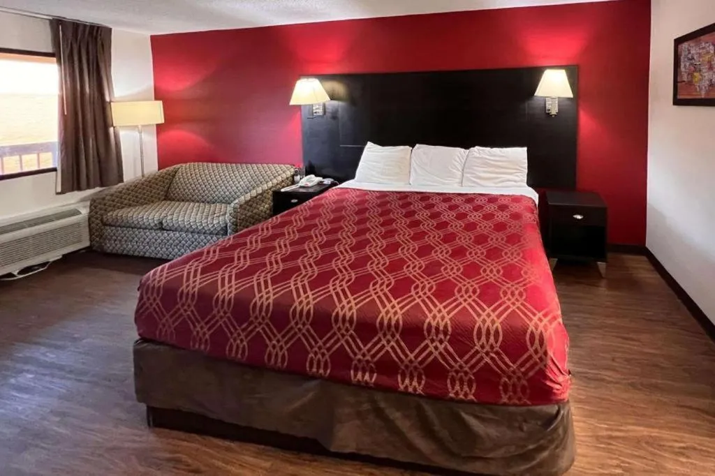 Bed in Econo Lodge Inn & Suites Tuscaloosa I-20