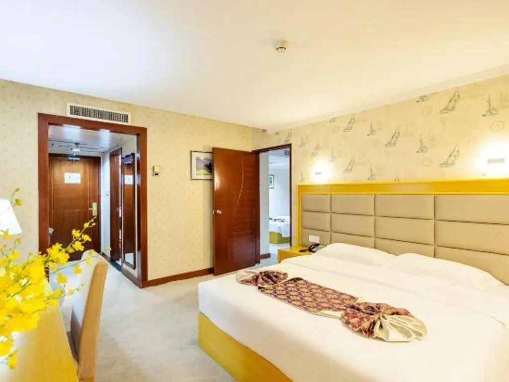 Bed in Xiamen Plaza Hotel