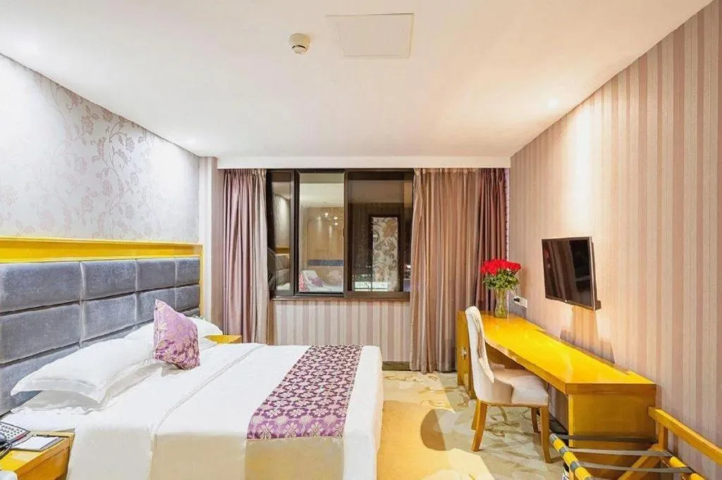 Bed in Xiamen Plaza Hotel