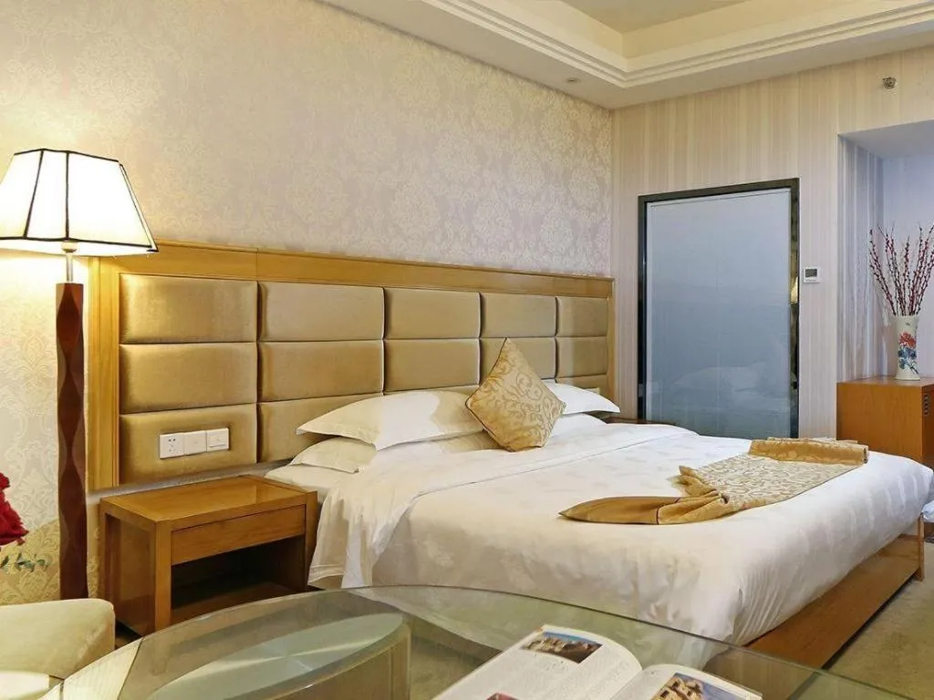 Bed in Xiamen Plaza Hotel