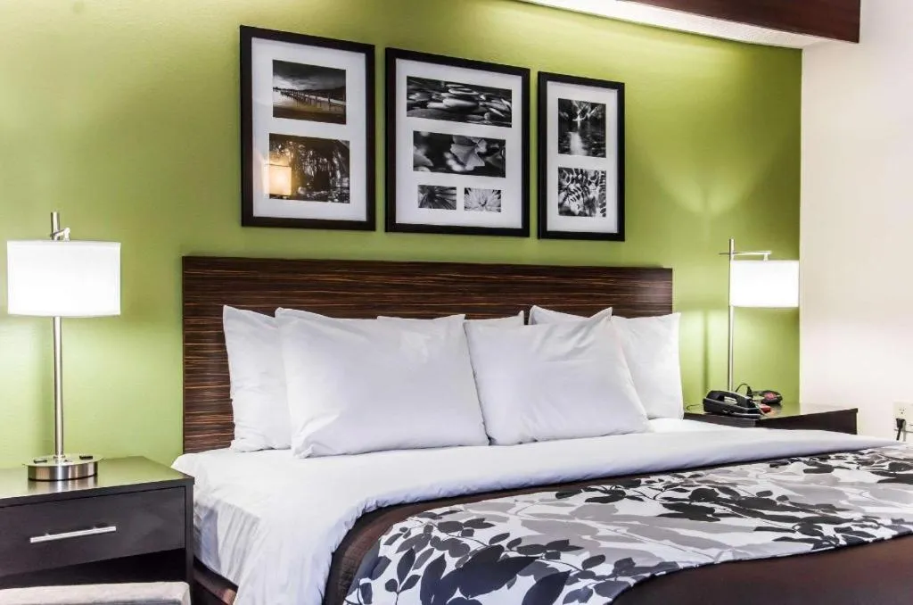 Bed in Sleep Inn Airport - Billy Graham Parkway