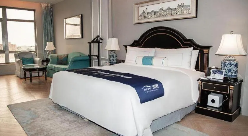 Bed in Sky Fortune Boutique Hotel