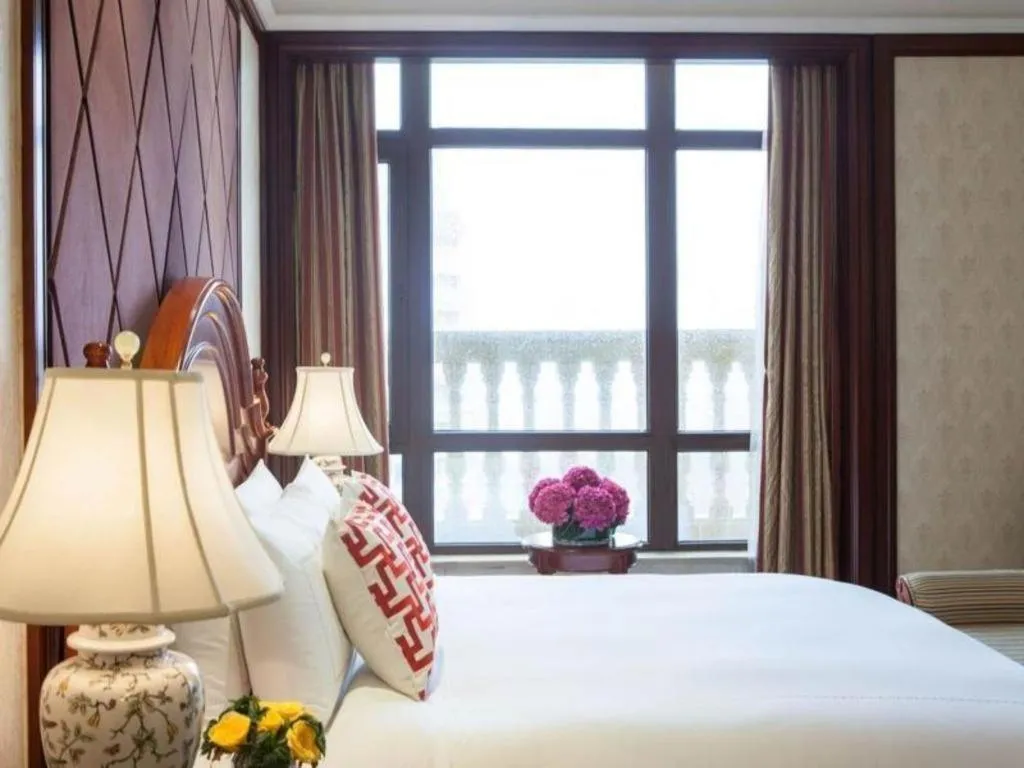 Bed in Sky Fortune Boutique Hotel