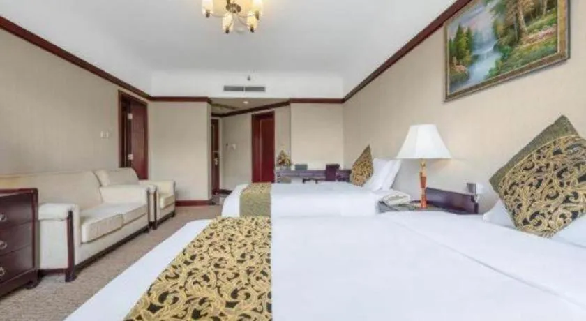 Bed in Wonderport International Hotel