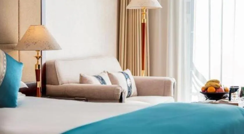 Bed in Wonderport International Hotel