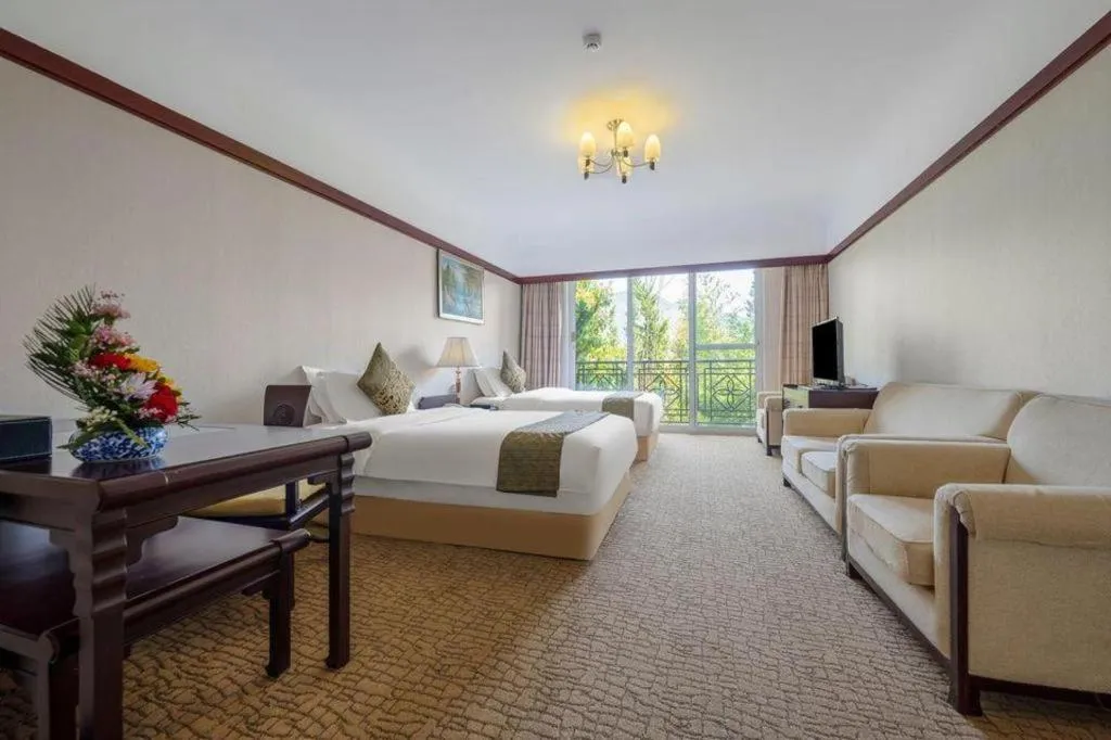 Bed in Wonderport International Hotel