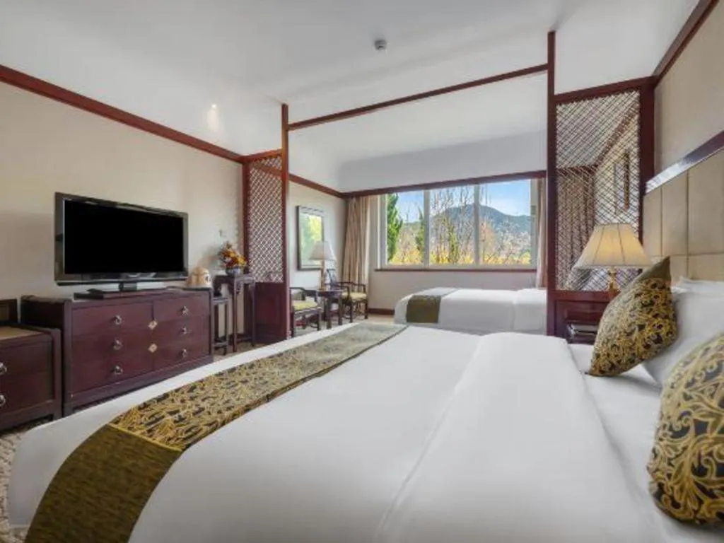 Bed in Wonderport International Hotel