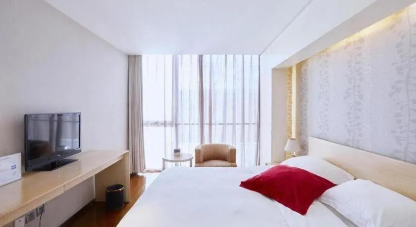 Bed in Hotel Kapok Wangfujing