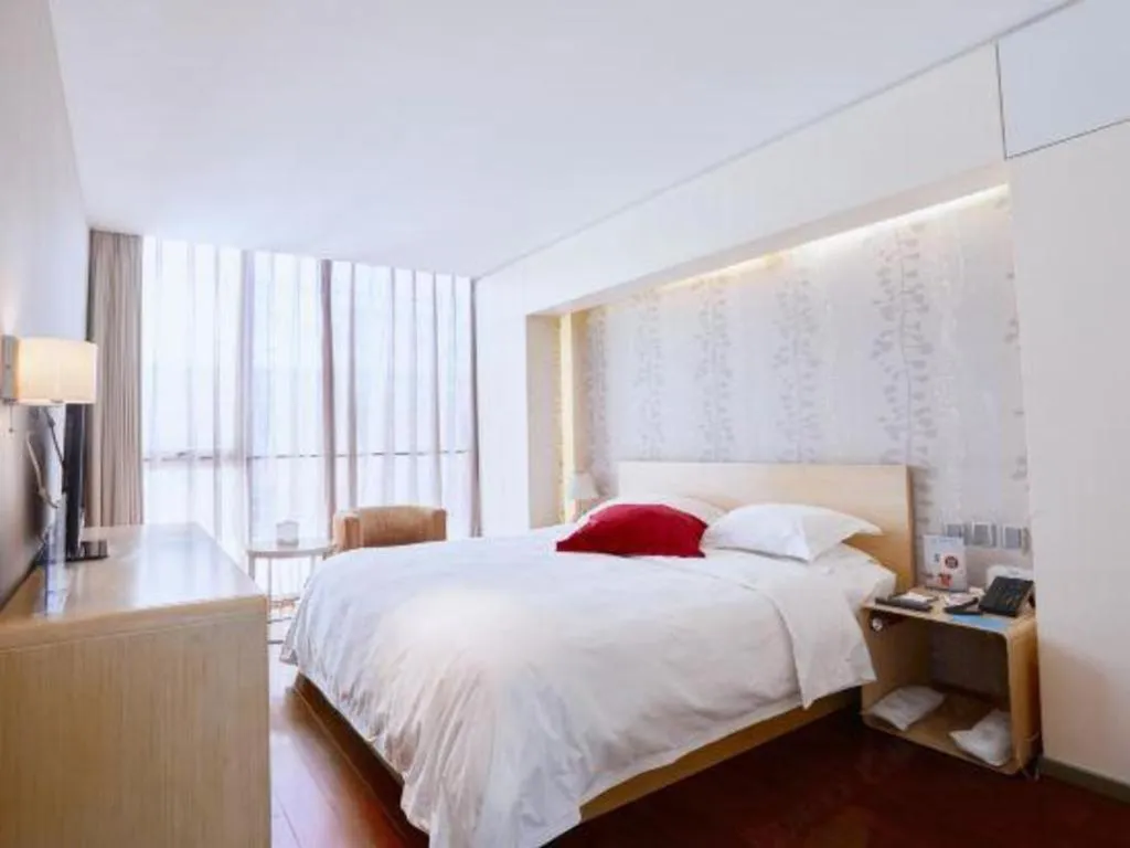 Bed in Hotel Kapok Wangfujing