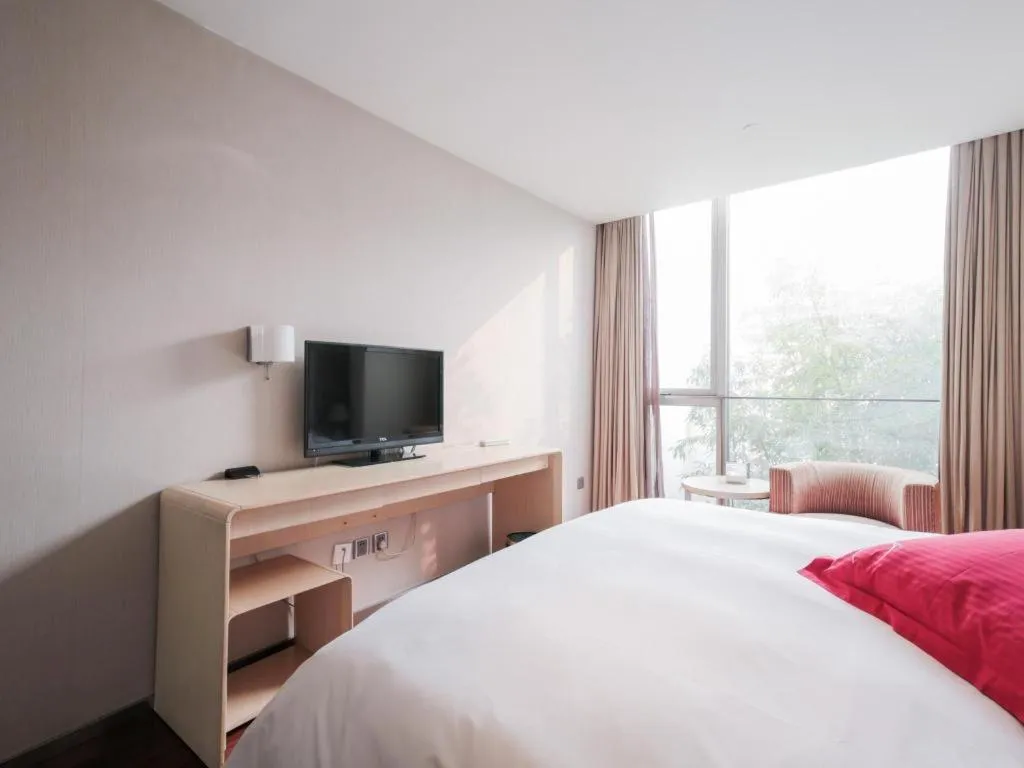 Bed in Hotel Kapok Wangfujing