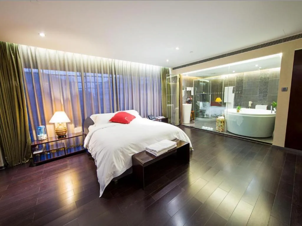 Bed in Hotel Kapok Wangfujing