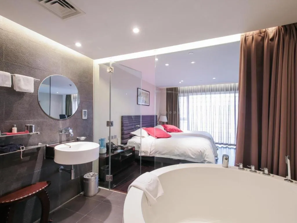 Bed in Hotel Kapok Wangfujing