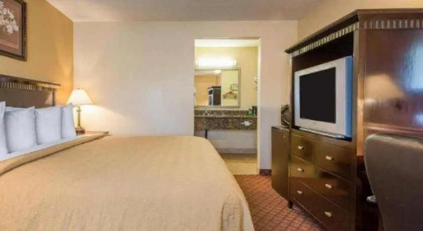 Bed in Quality Inn San Bernardino - Loma Linda
