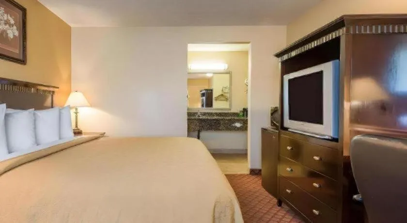Bed in Quality Inn San Bernardino - Loma Linda