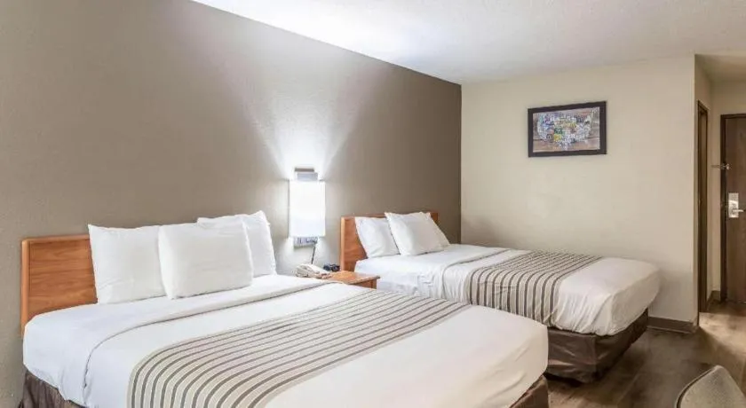 Bed in Econo Lodge Ithaca Airport