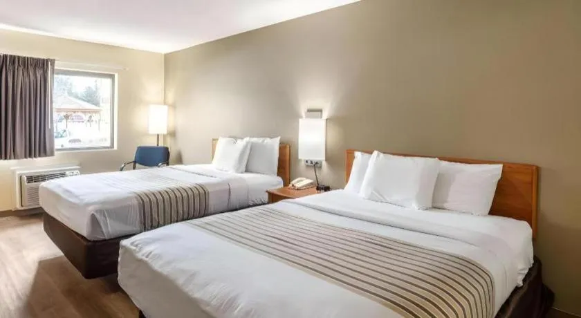 Bed in Econo Lodge Ithaca Airport