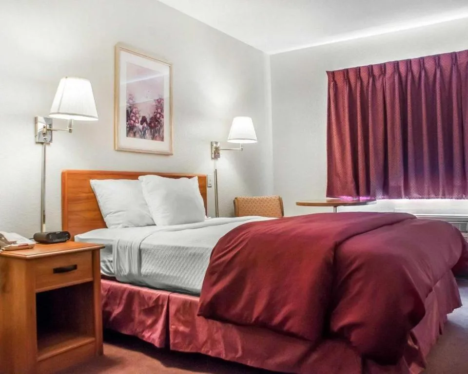 Bed in Econo Lodge Ithaca Airport