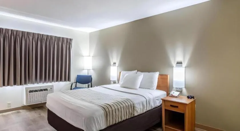 Bed in Econo Lodge Ithaca Airport