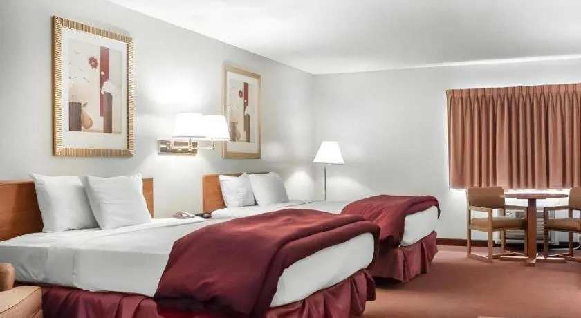 Bed in Econo Lodge Ithaca Airport