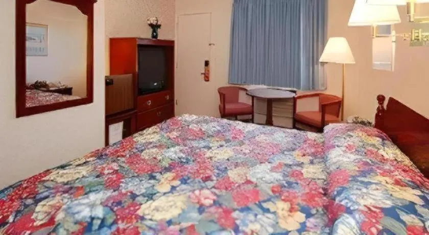 Bed in Baymont by Wyndham Lake George