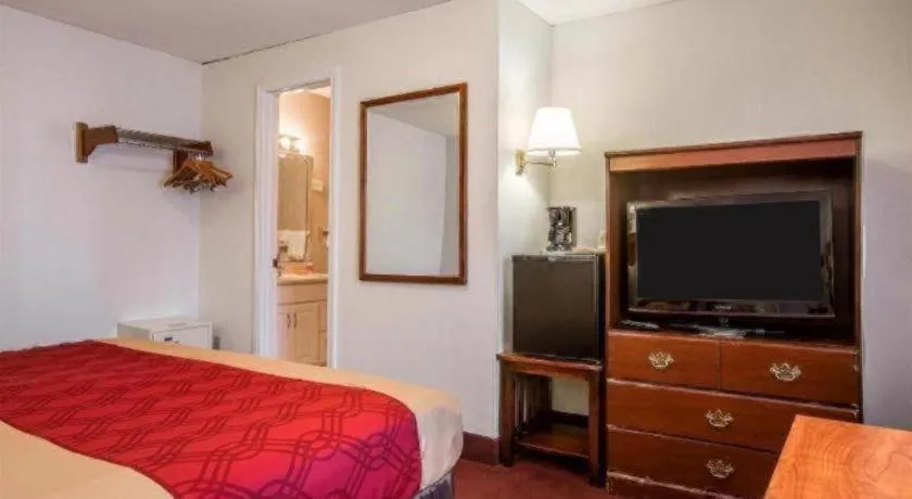 Bed in Baymont by Wyndham Lake George