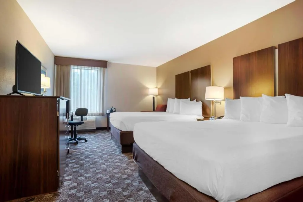 Bed in Best Western Plus Oak Mountain Inn