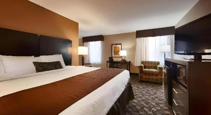 Bed in Best Western Plus Oak Mountain Inn