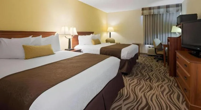 Bed in Best Western Plus Oak Mountain Inn