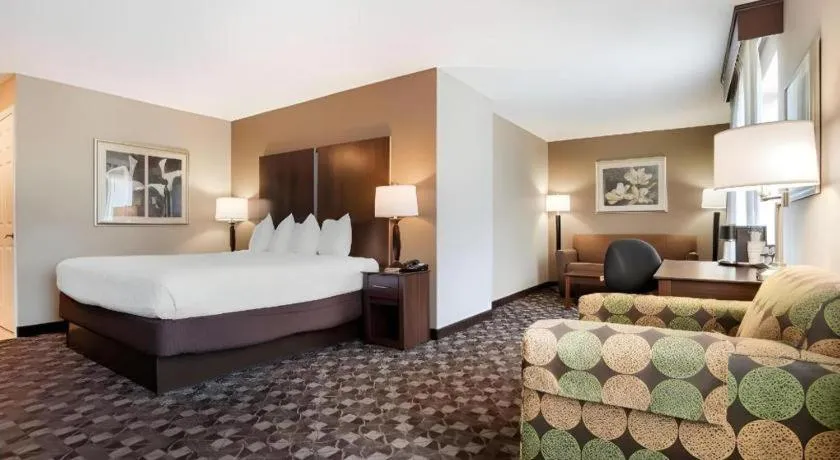 Bed in Best Western Plus Oak Mountain Inn