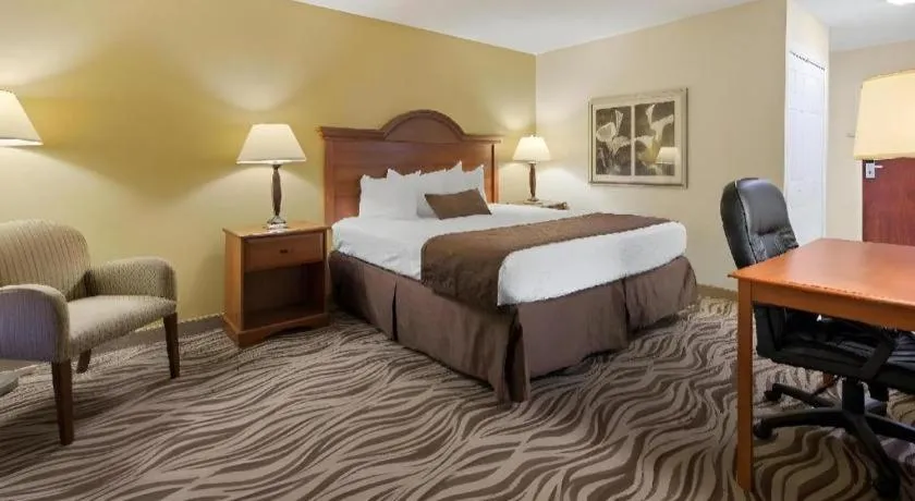 Bed in Best Western Plus Oak Mountain Inn