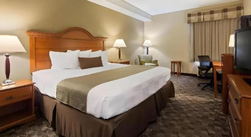 Bed in Best Western Plus Oak Mountain Inn