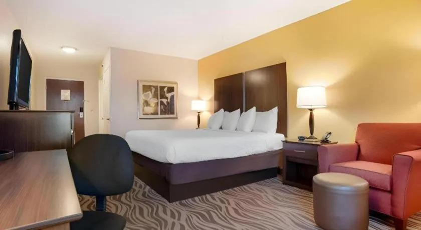 Bed in Best Western Plus Oak Mountain Inn